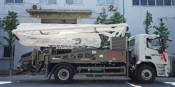 如果泵車在泵送狀態(tài)下遇到堵塞問題，該怎么解決？